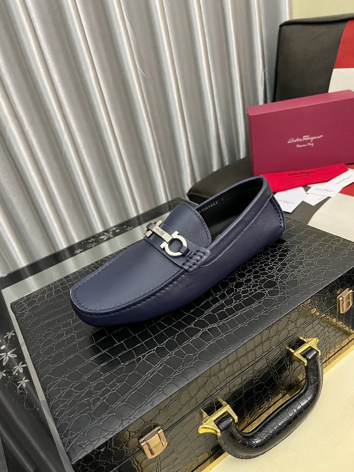 Men's shoes 💰560⌚️⌚️ Ferragamo [Ferragamo] new high-end quality framed shoes. The style is luxurious and elegant, with equal emphasis on practicality and style. We pay special attention to quality and details. The shoe last leather, workmanship and comfort are not inferior! Material: Imported first-layer soft cowhide leather upper ➕Genuine leather lining, code number: 38-446️⃣colors available